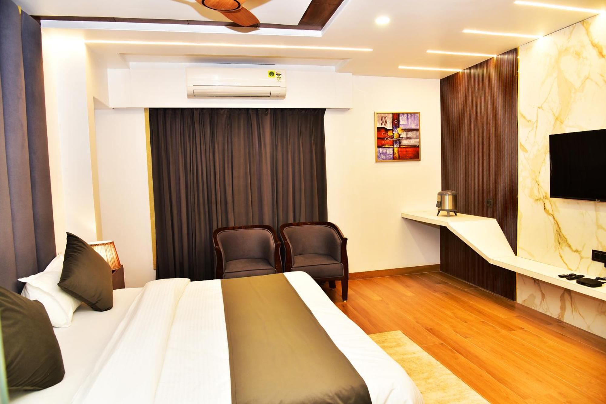 Hotel Divine Peak Pachmarhi Luaran gambar