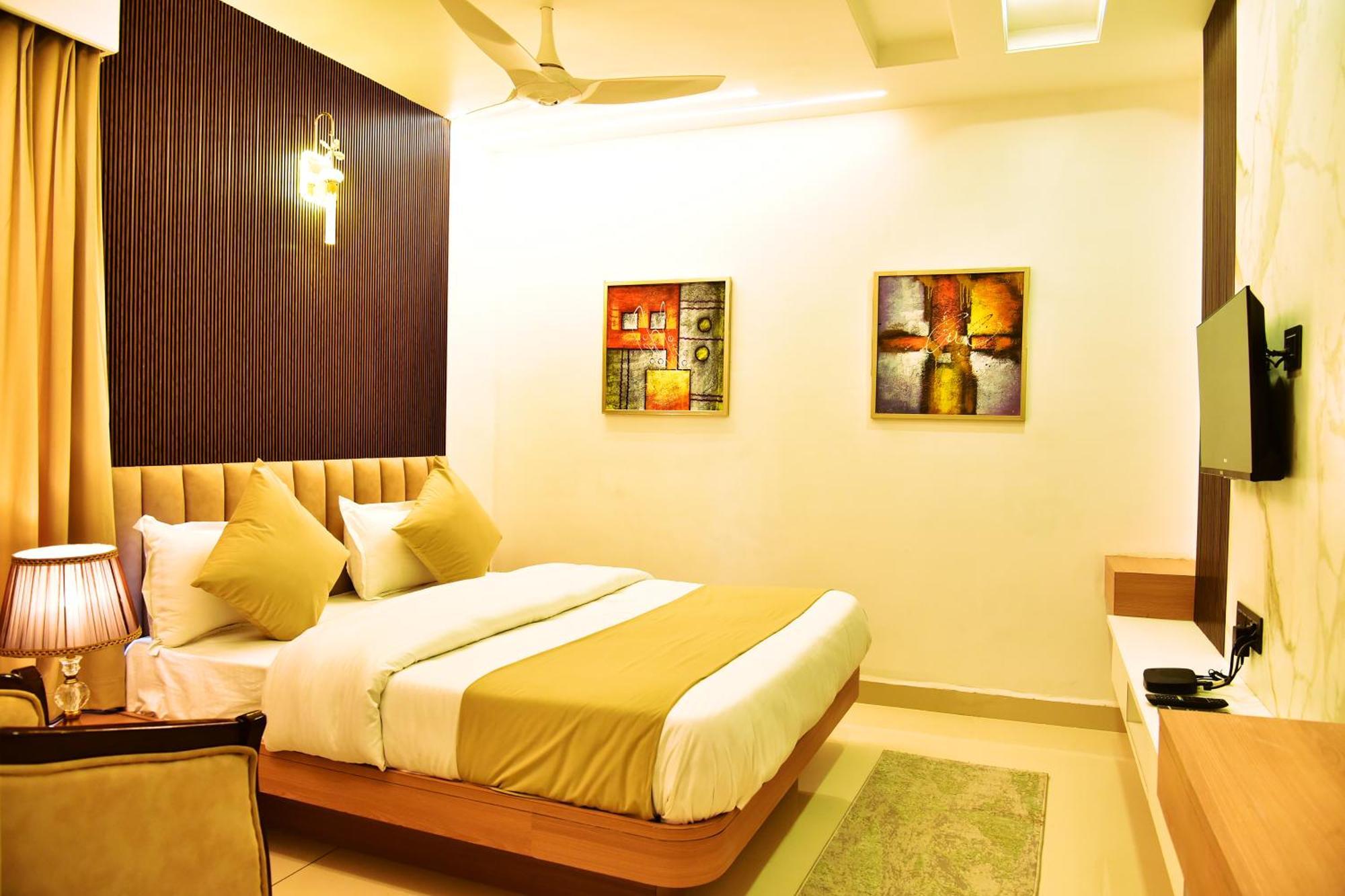 Hotel Divine Peak Pachmarhi Luaran gambar