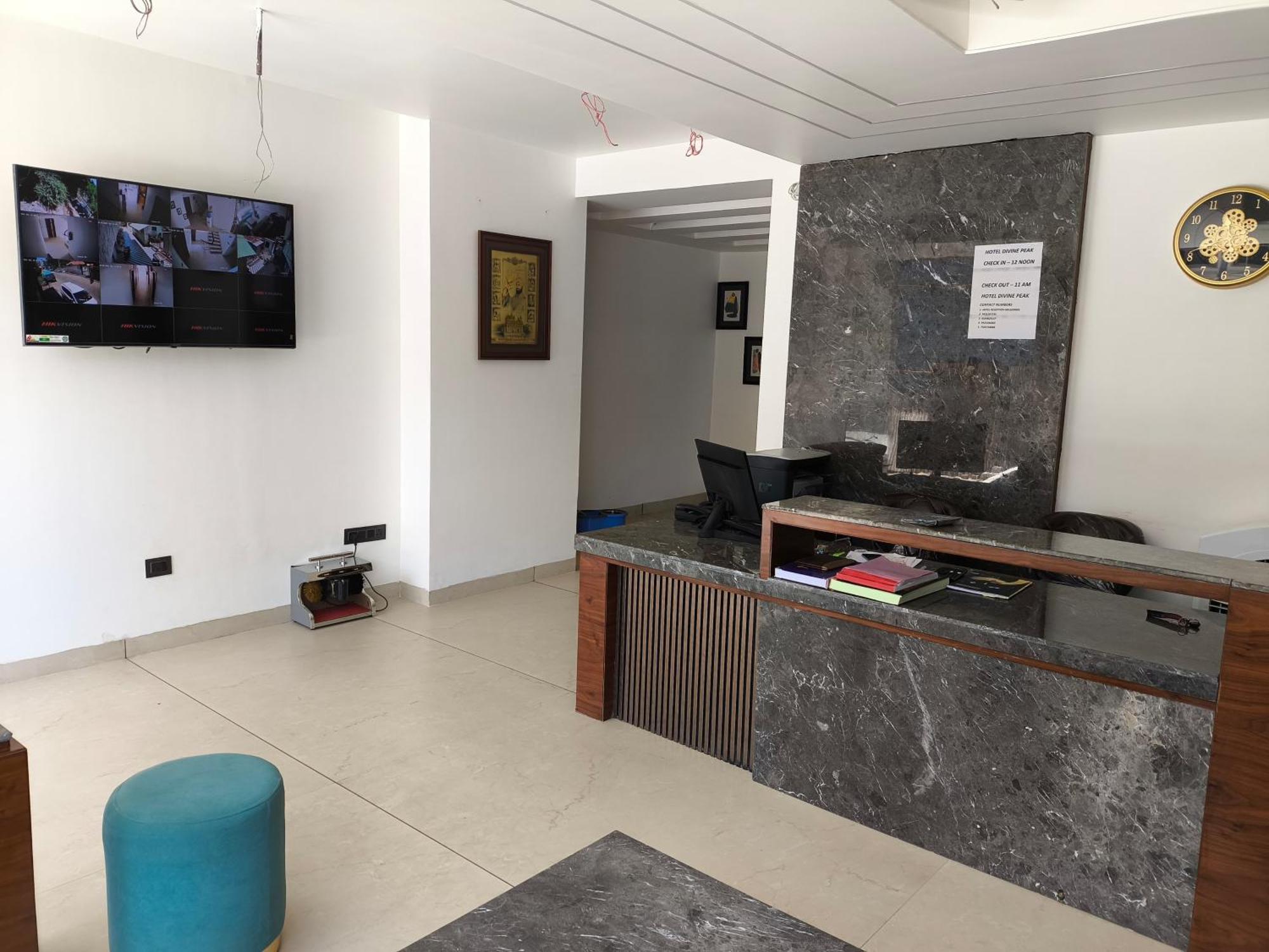 Hotel Divine Peak Pachmarhi Luaran gambar
