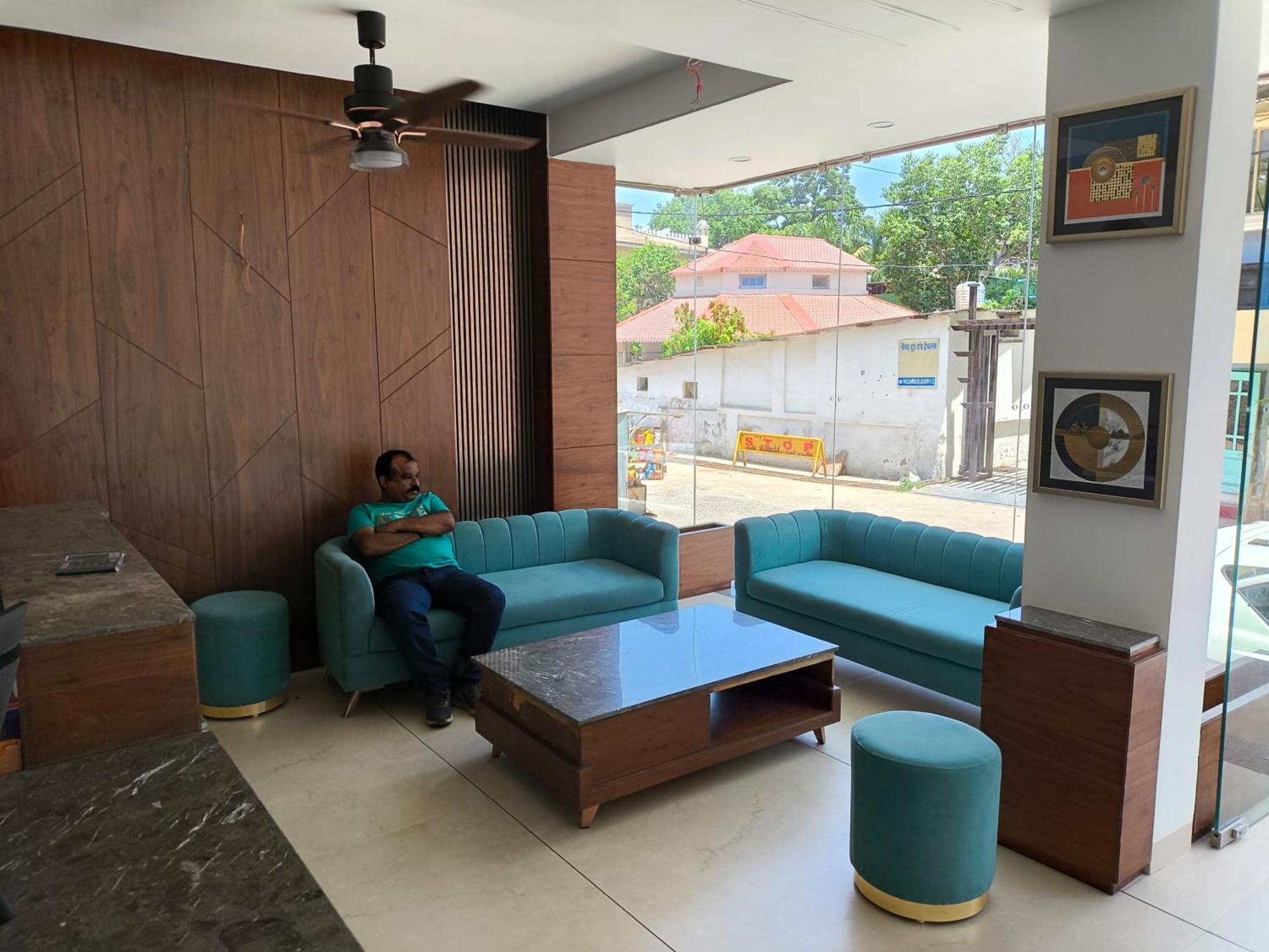 Hotel Divine Peak Pachmarhi Luaran gambar