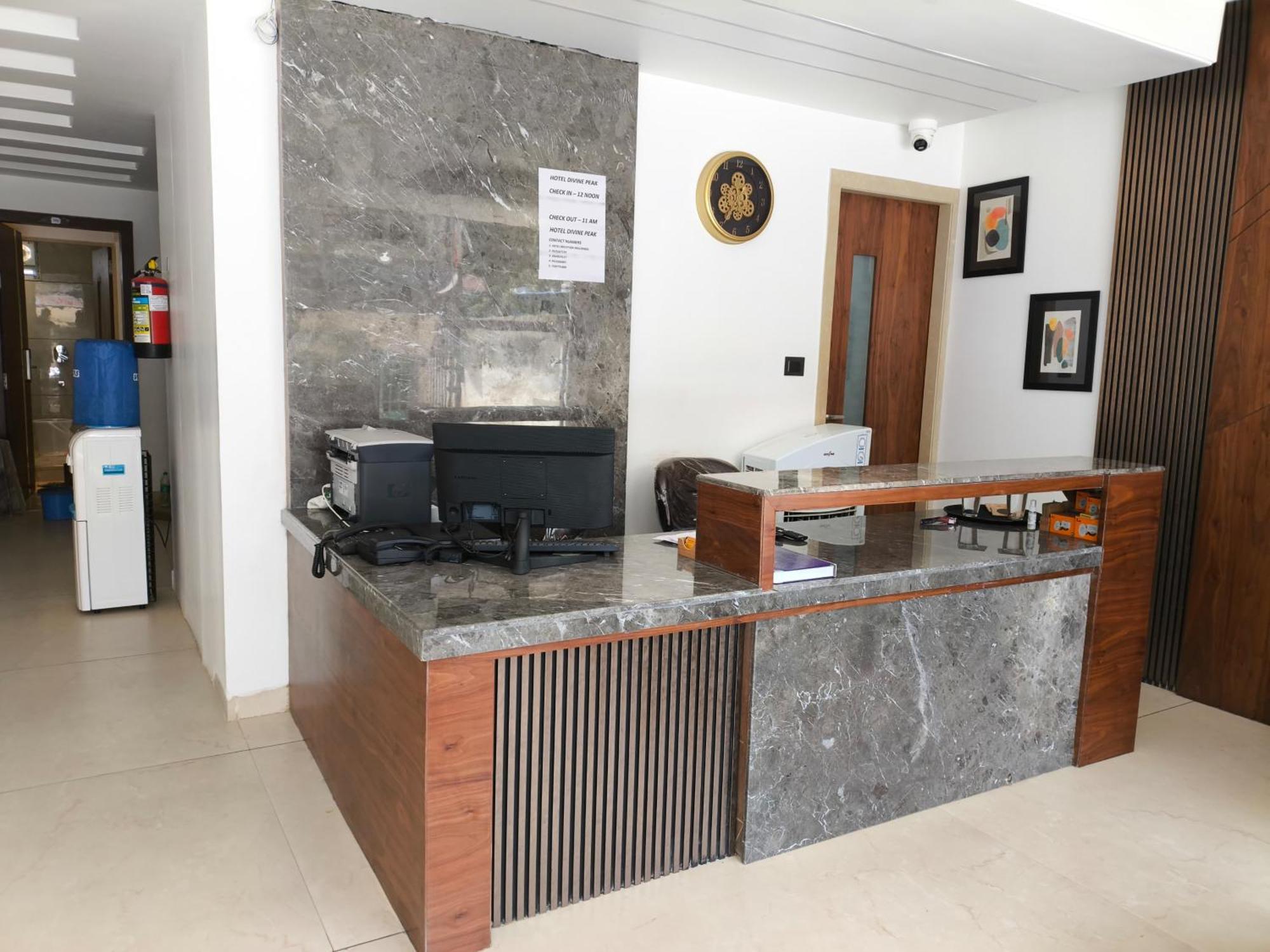 Hotel Divine Peak Pachmarhi Luaran gambar